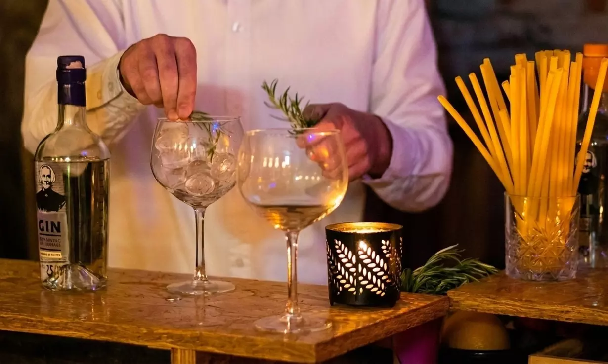 Bottom's up: gin of cocktail experience
