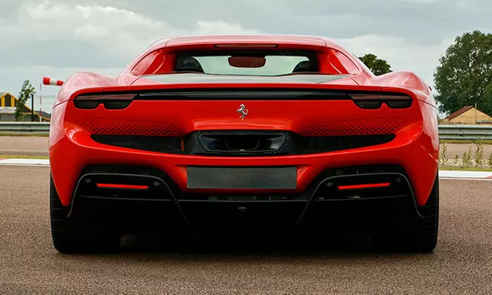 Offrez une montée d'adrénaline en voiture de sport sur Cadeau Pilotage