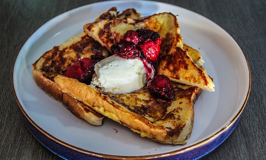 Image 3: Brunch for 1, 2, 3 or 4 with a Hot Drink & Juice