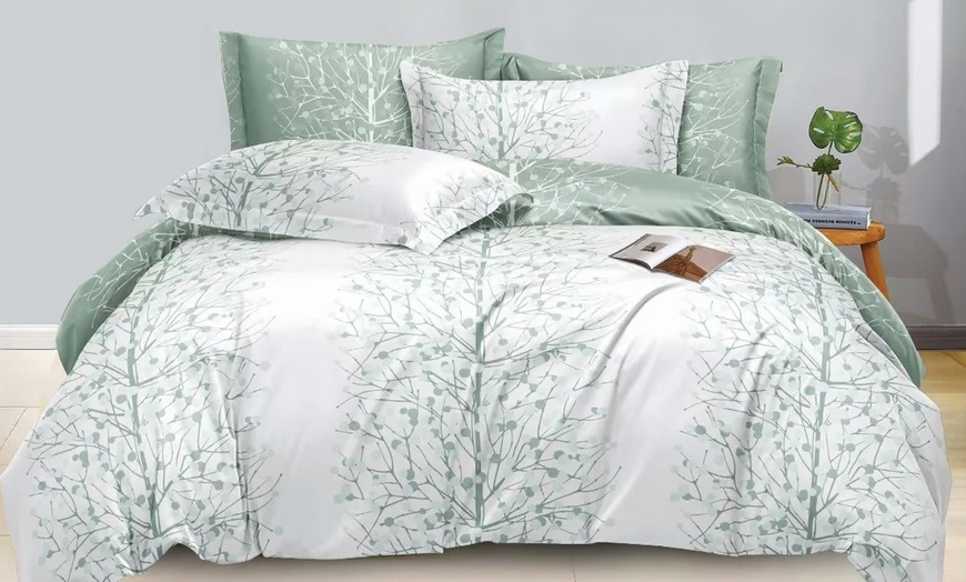 Image 1: Reversible Design Easy Care Duvet Set