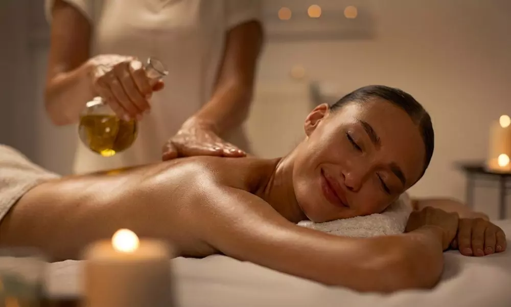 Massage relaxant et soin du visage détox en option à Levallois-Perret