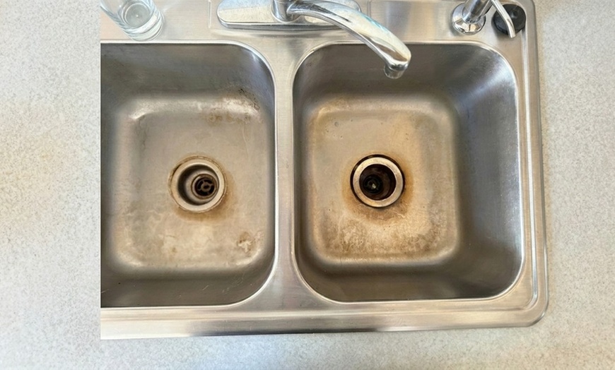 Image 2: 4 Man-Hours of Professional House Cleaning for a Sparkling Home