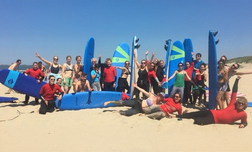 Image 5: Pak je eerste golf: 4 uur surfles en surfen inclusief materiaal