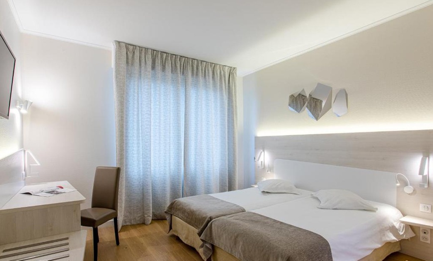 Image 6: Vittel : chambre double ou triple avec petit-déjeuner et accès spa