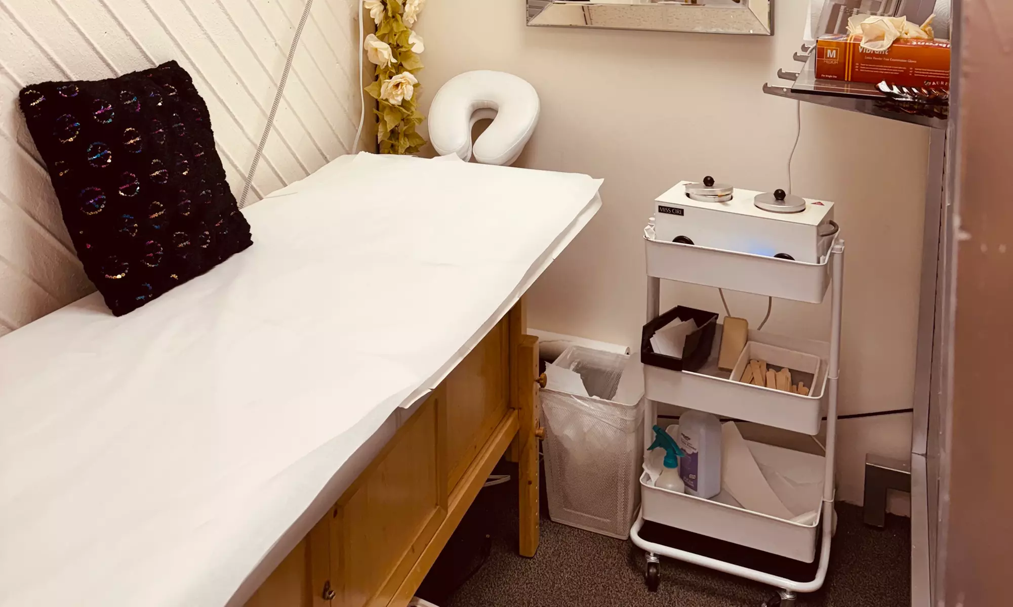 No-Chip Manicure or Spa Manicure (No-Chip and Dry Hand Treatment)