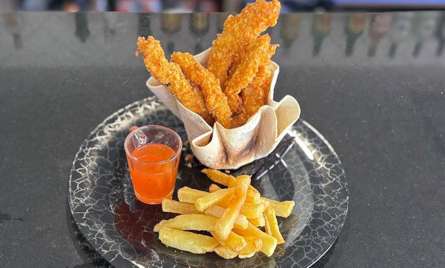 Image 6: Menú mediterráneo para 2 o 4 personas con postre y bebida