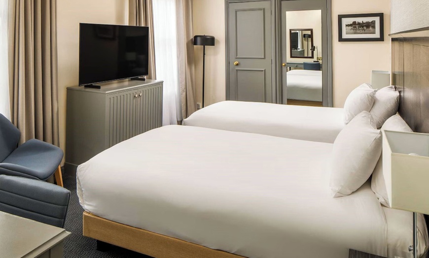 Image 3: Surrey: Classic Double Room/Double River View Room for Two