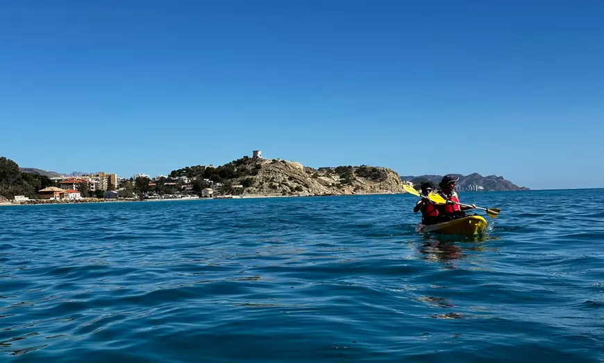 Image 2: Ruta en kayak y snorquel en las calas de Villajoyosa para 1, 2, 4 u 8