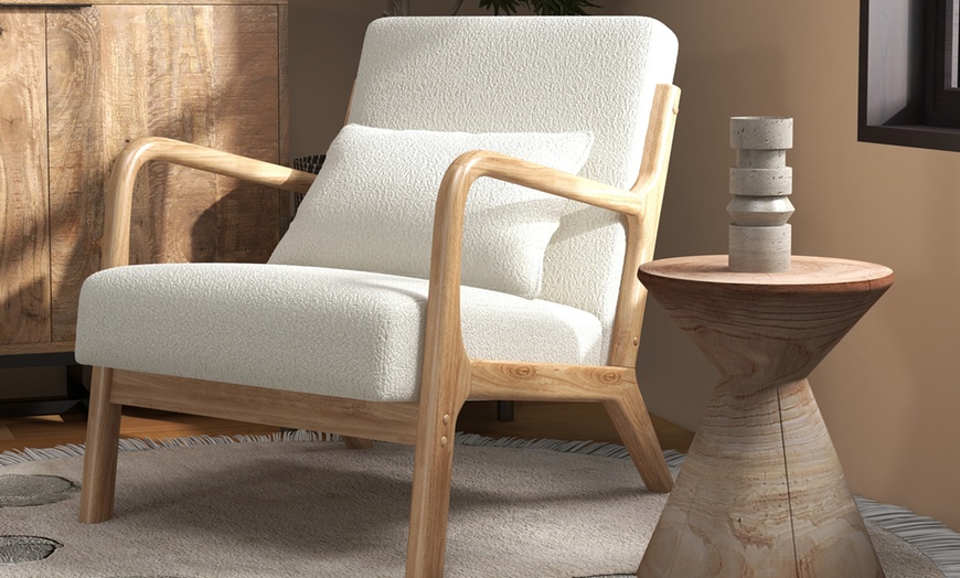 Image 1: Poltrona in tessuto e legno Zach Doosense