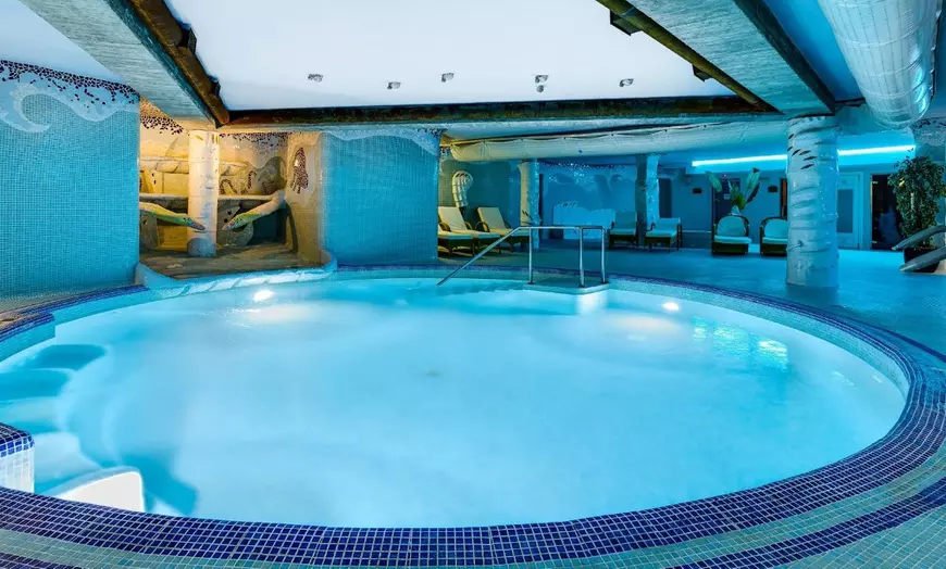 Image 2: Spa de 90 minutos para 2 o spa con desayuno buffet para 2