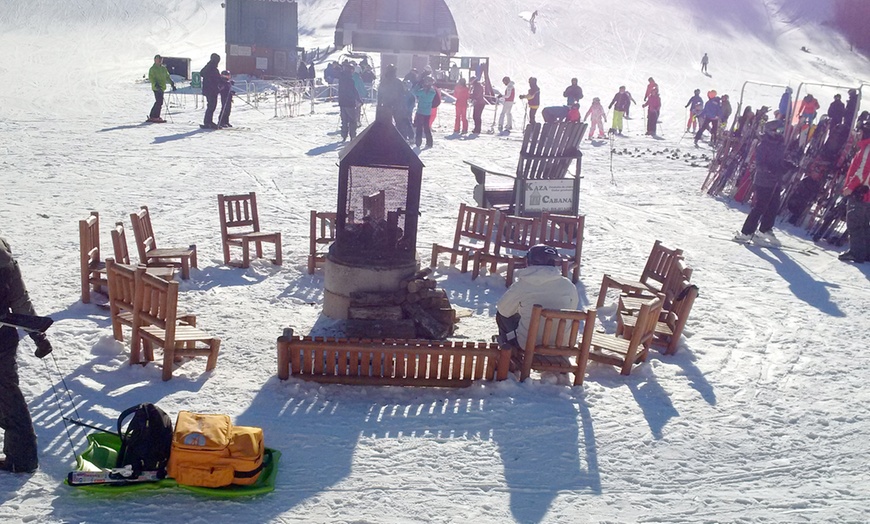 Image 3: All-Day Skiing in Outaouais 