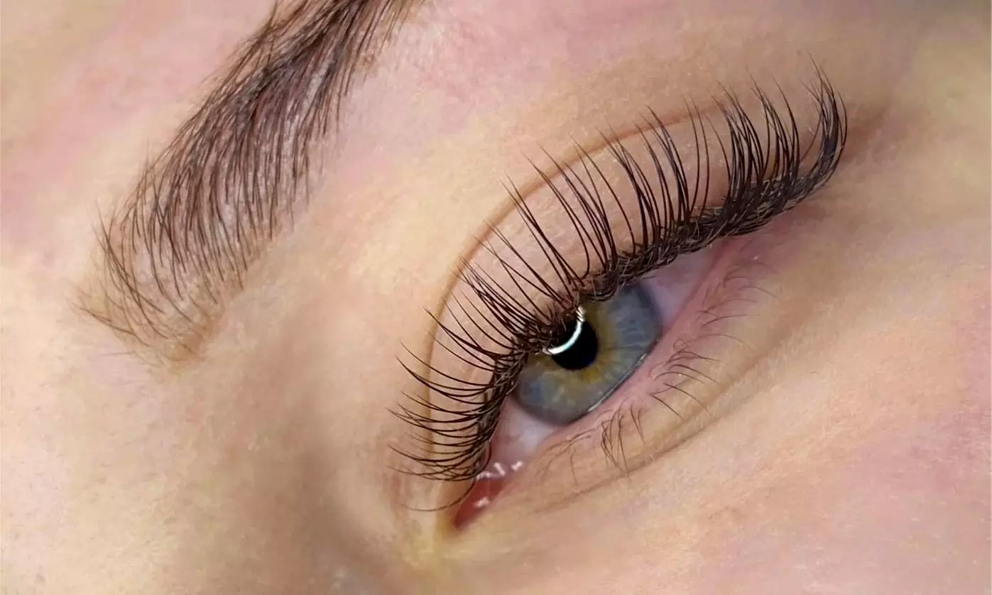 Extensiones de pestañas clásicas o efecto rímel con estudio personalizado para 1 persona, ahorra hasta un 40% - Primary Image