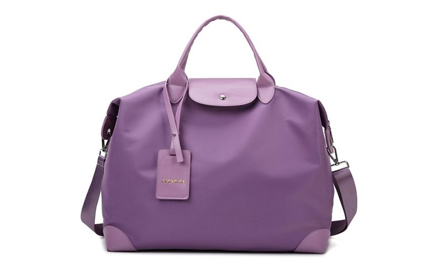 Image 3: Water-resistant Large Tote Bag with Zip Closure and Trolley Sleeve