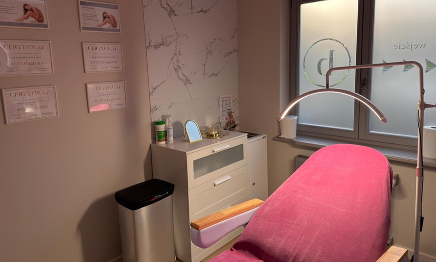 Image 4: Masaż relaksacyjny, gorącymi kamieniami lub Kobido Lift