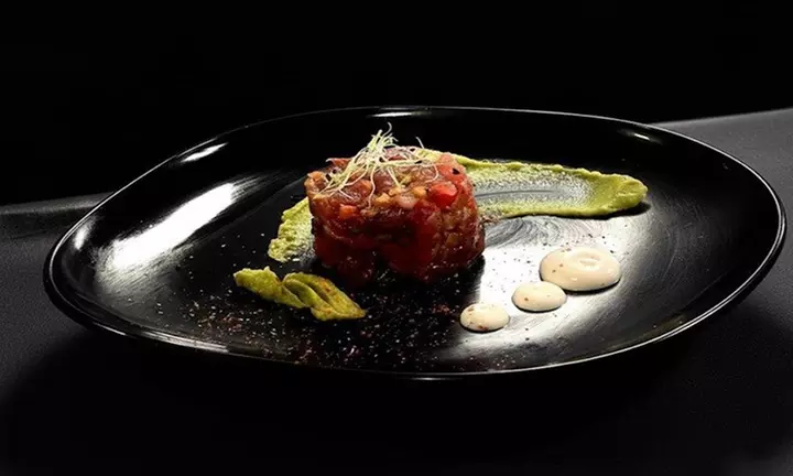 Menú Esencial o Premium con entrante, principal, postre, bebida o vino