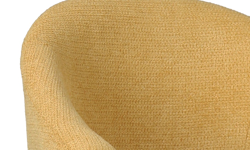 Image 38: Sillas de comedor tapizadas con patas de madera Woolden, de Doosense