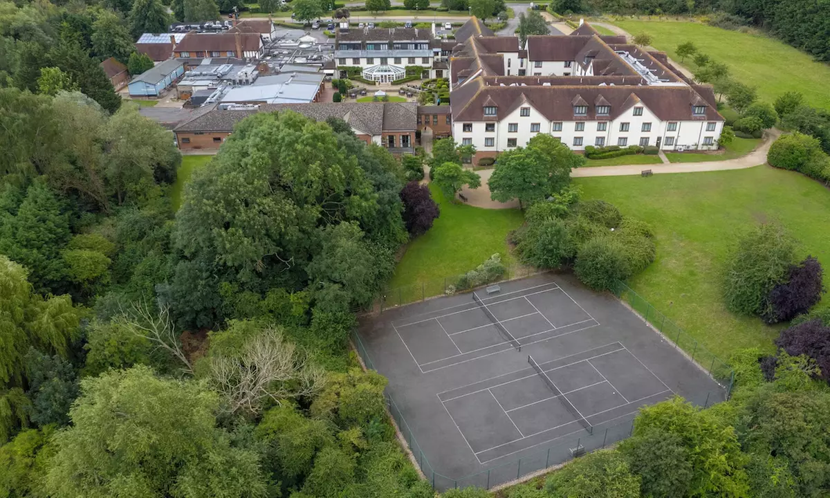 Oxfordshire: Spa Stay with Breakfast, Dining Credit and Late Check out