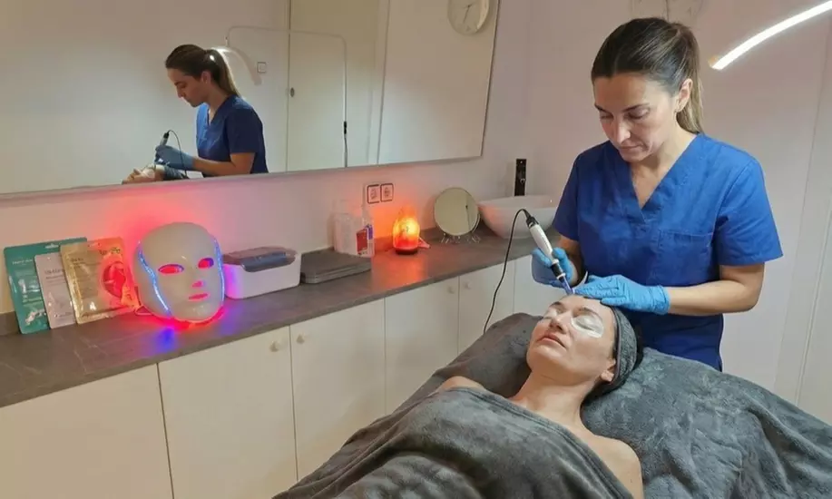 Microneedling dermapen con vitaminas, máscara LED 1 o 2 sesiones