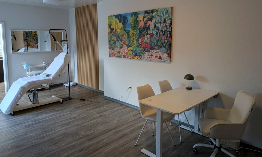 Image 3: Lippenunterspritzung oder Faltenbehandlung mit Hyaluron für 1 Person