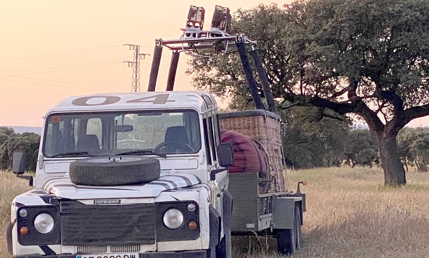 Image 7: Paseo en globo con desayuno y brindis con cava para 1 a 12 personas