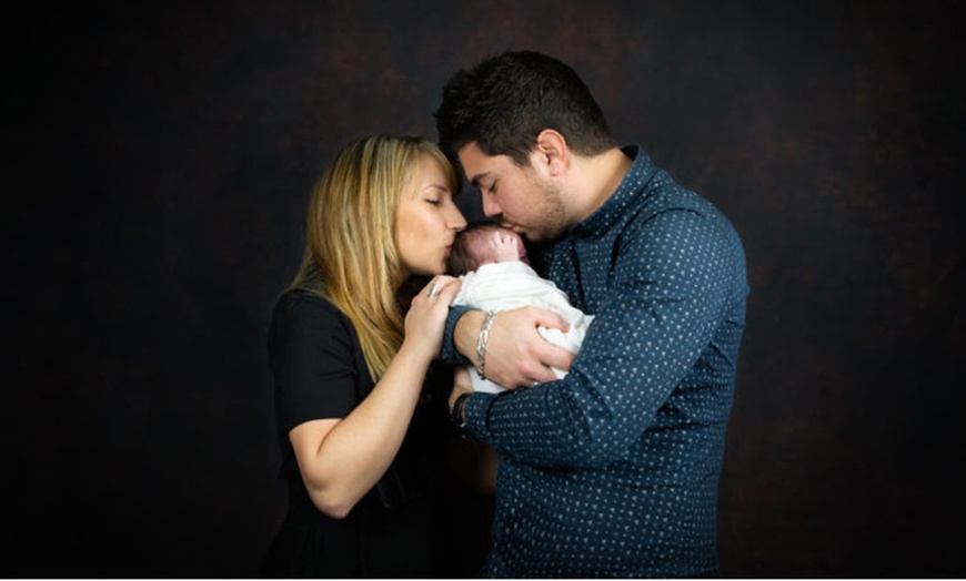 Image 2: Shooting photo pro à Bordeaux : émotions, style et éclat naturel