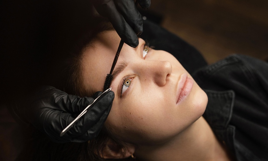 Image 1: Lifting y tinte de pestañas y opción a depilación y laminado de cejas