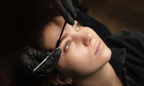 Sesión de lifting hidratación y tinte de pestañas con exfoliación diseño y depilación de cejas
