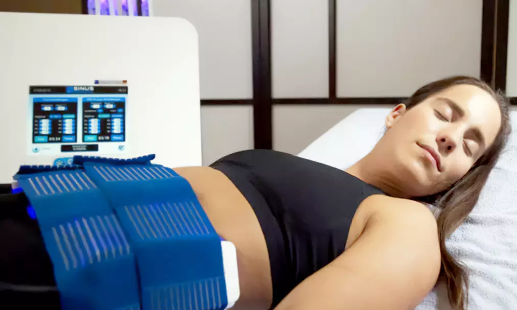 1x / 2x 60 Min. Kryolipolyse-Behandlung mit 8 Kälteplatten inkl. EMS