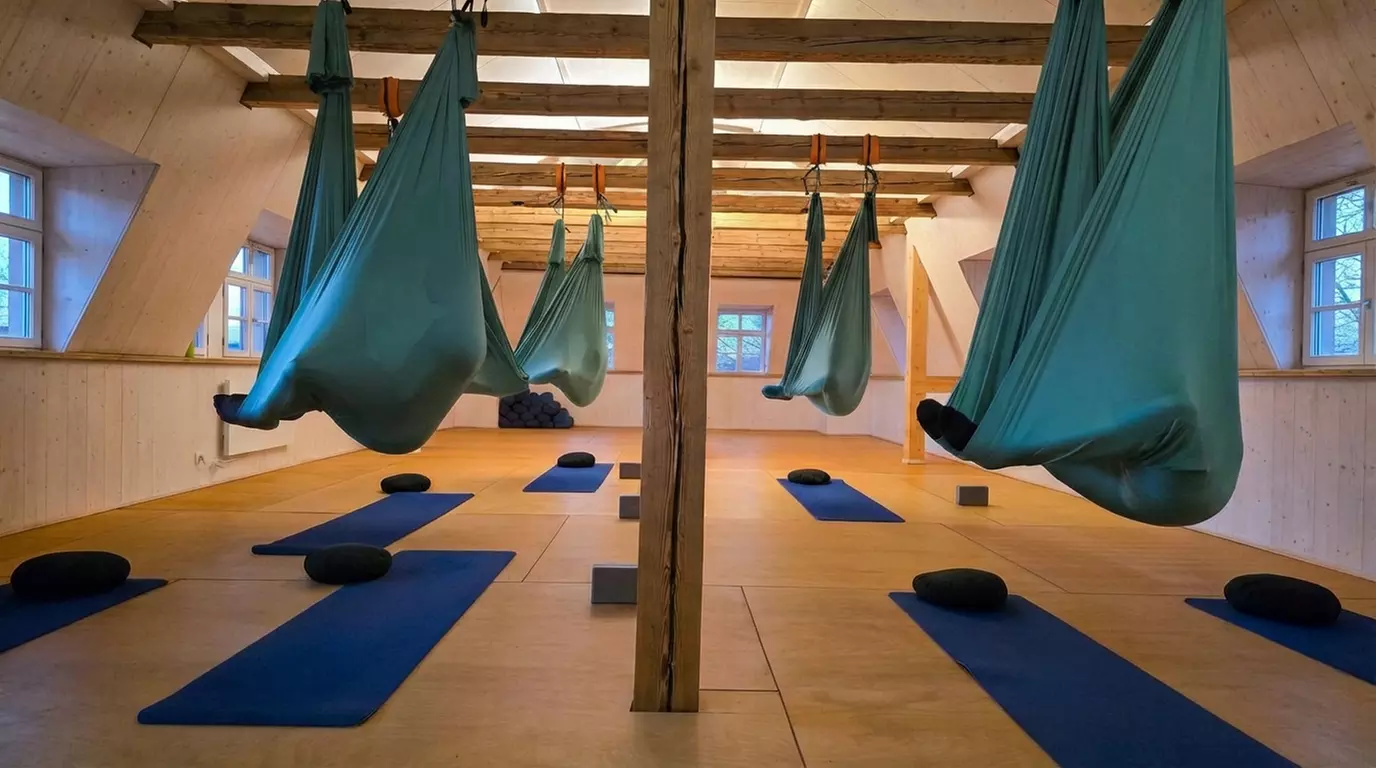 75 Min. Aerial Yoga für 1 Person (25% sparen) - Second Medium