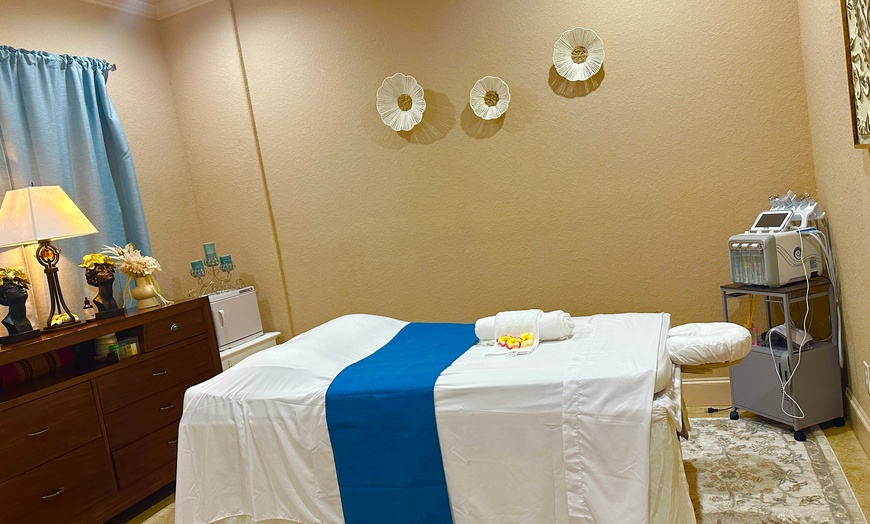 Image 3: Up to 23% Off on Swedish Massage at KT wellness spa