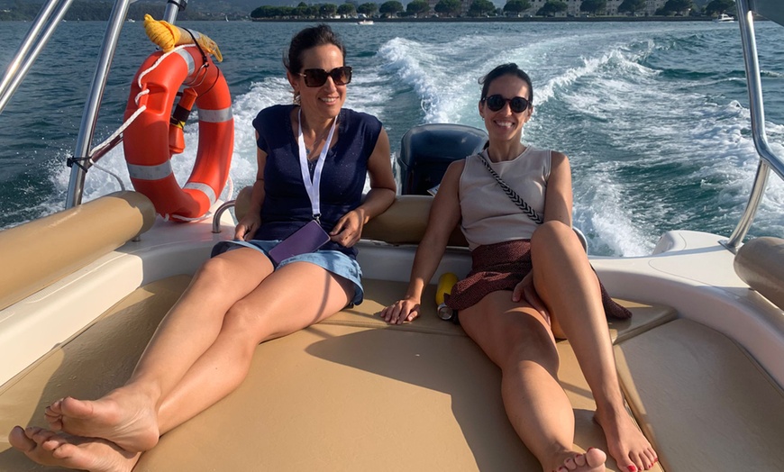 Image 5: Paseo de 1 hora en barco Luxury Confort o Action Boat 