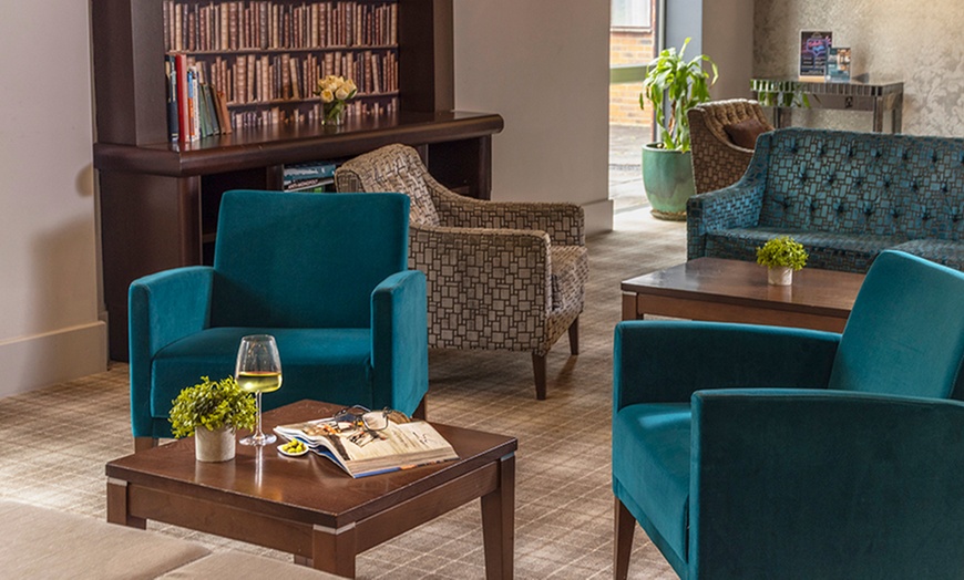 Image 5: Lincolnshire: One Night with Breakfast, Dinner, and Murder Mystery