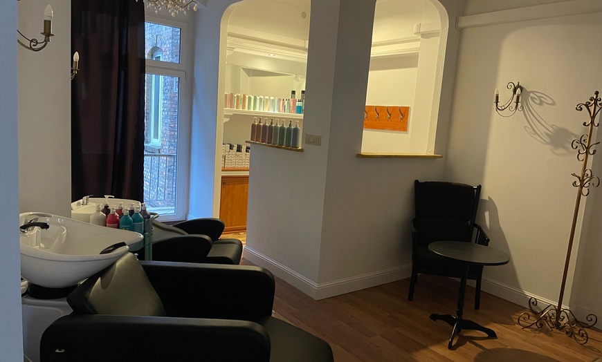 Image 8: Strzyżenie męski i damskie, regeneracja włosów lub koloryzacja