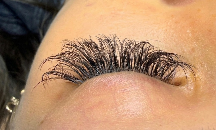 Image 4: Fluffy or Feather-Light Eyelash Extensions (2-2.5 Hrs)