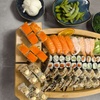 Image 1: Sushi-Platte nach Wahl inkl. Beilage und Eis für 2 oder 4 Personen