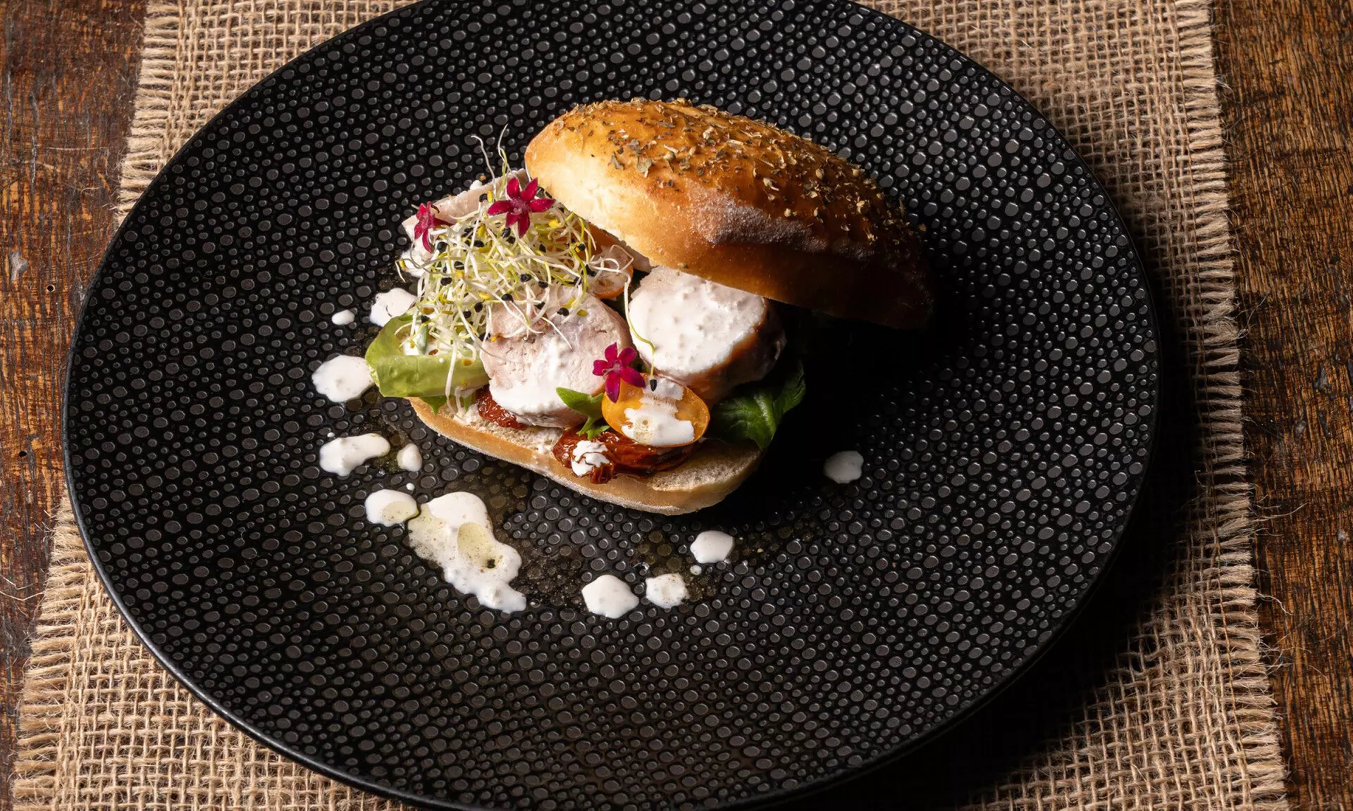 Menu authentique en 4 services au restaurant Le Moulin de la Sambuc