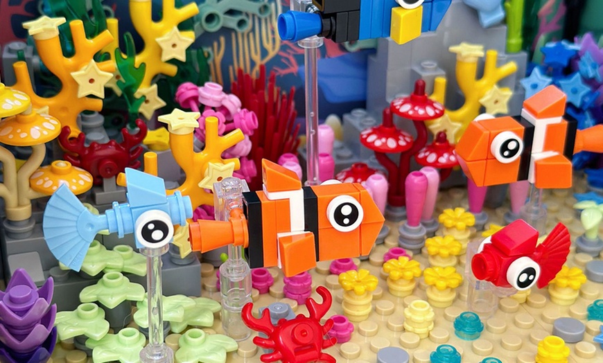 Image 3: Aquarium Building Block Kit with Night Lights - 570 Pieces