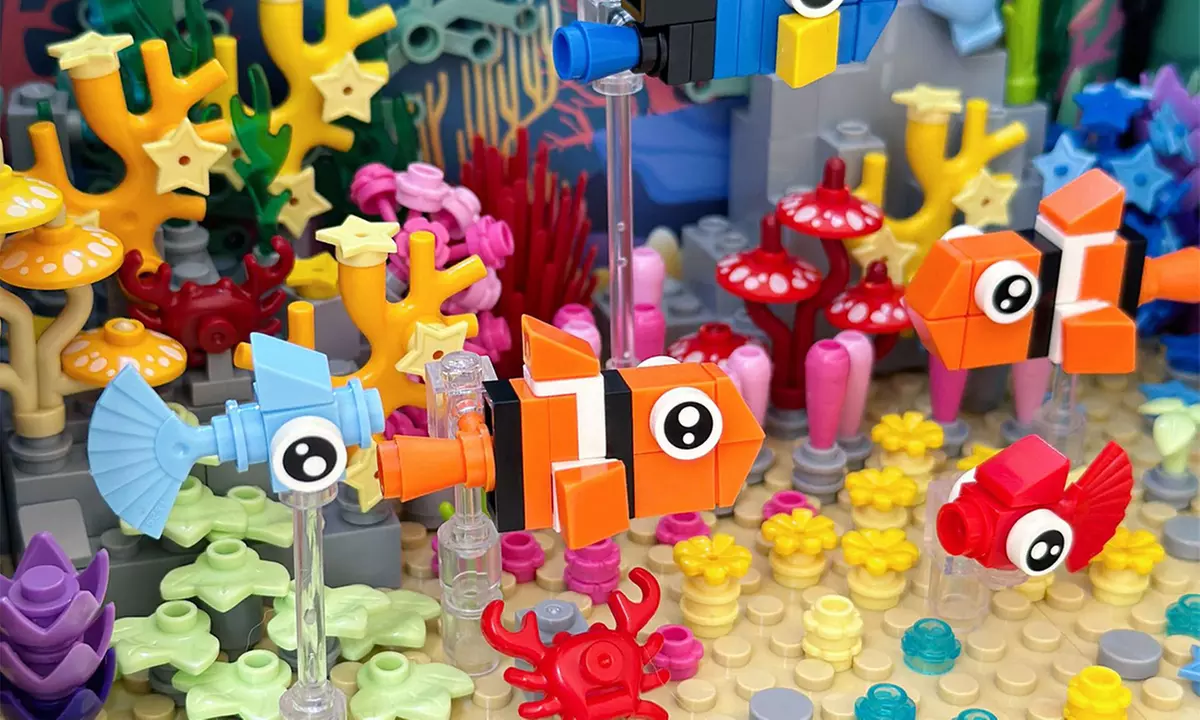 Aquarium Building Block Kit with Night Lights - 570 Pieces