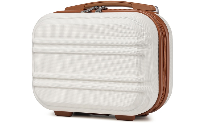 Image 10: Three-Piece Suitcase and Holdall Bag Set