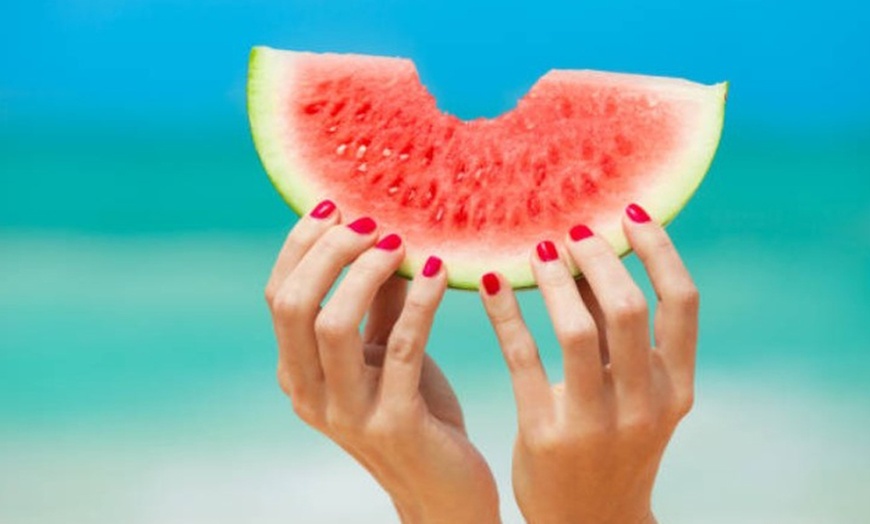 Image 1: 1 sesión de manicura, pedicura, manipedicura o uñas acrílicas para 1