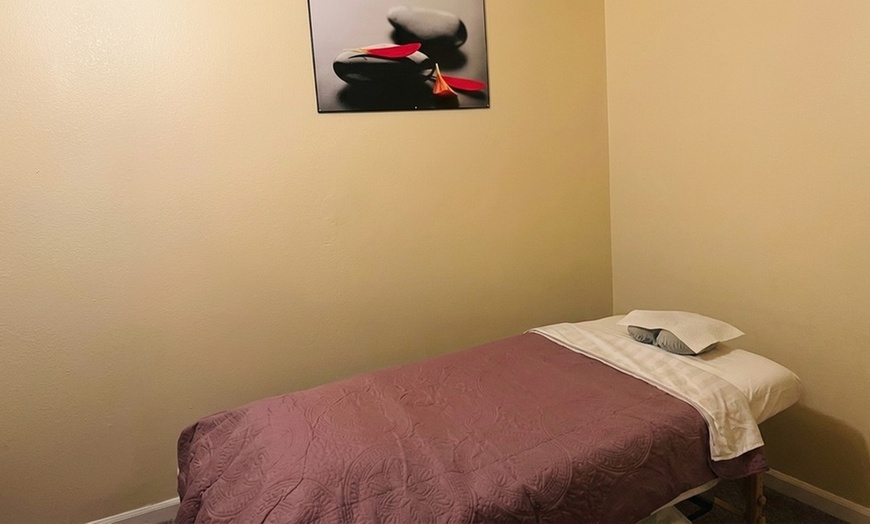 Image 4: Relax with 60, 90, or 120 Min Massage with Hot Stone and Coconut Oil
