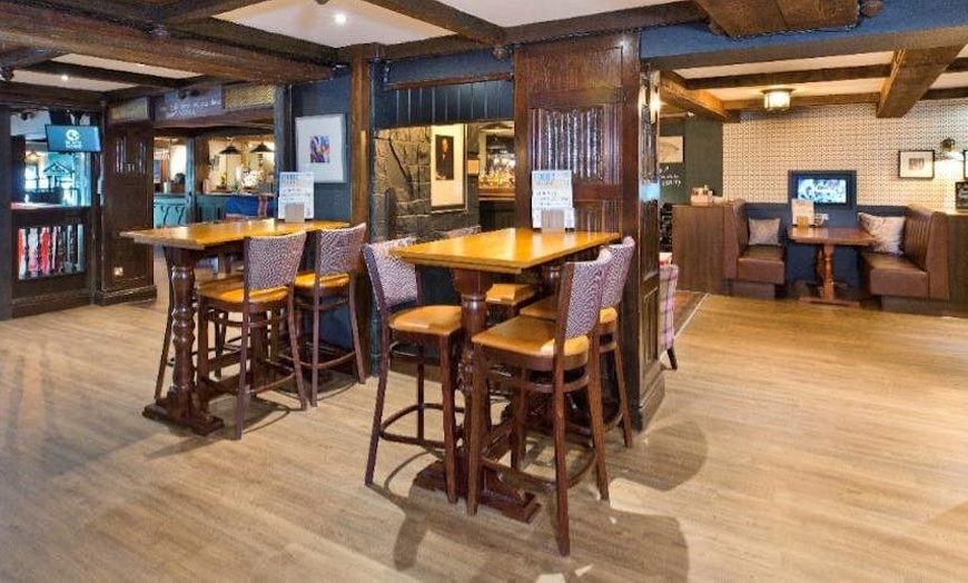 Image 2: Spend on Tasty Pub Food and Experience British Traditions