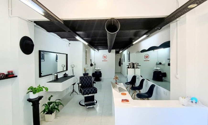 Image 5: Sesión de peluquería con opción a tinte de raíz o baño de color para 1