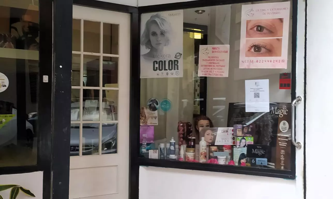 Sesión de peluquería con lavado, masaje, cortes, tinte e hidratación