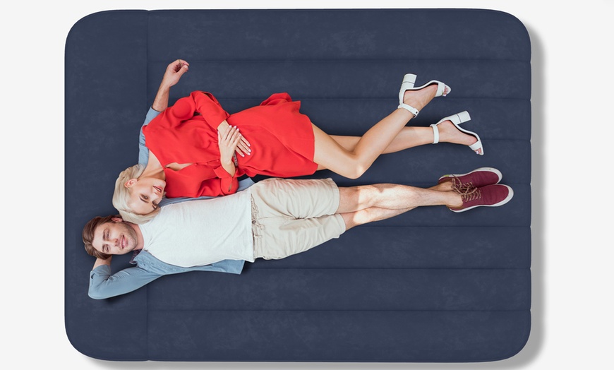 Image 7: Outsunny Inflatable Air Bed in Various Size and Features