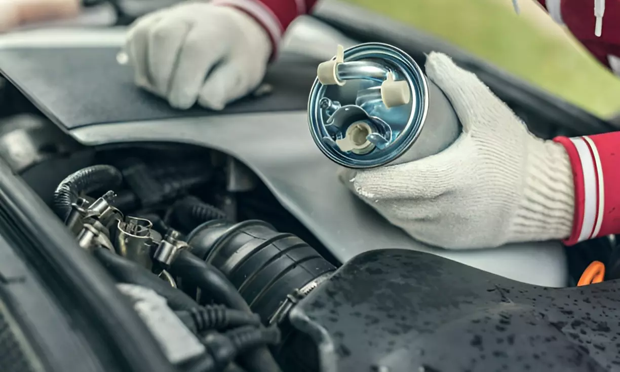 Houd het hoofd koel: airco-onderhoudsbeurt voor 1 of 2 auto's bij RK Autogarage in Eindhoven, nu tot 48% korting - Primary Image