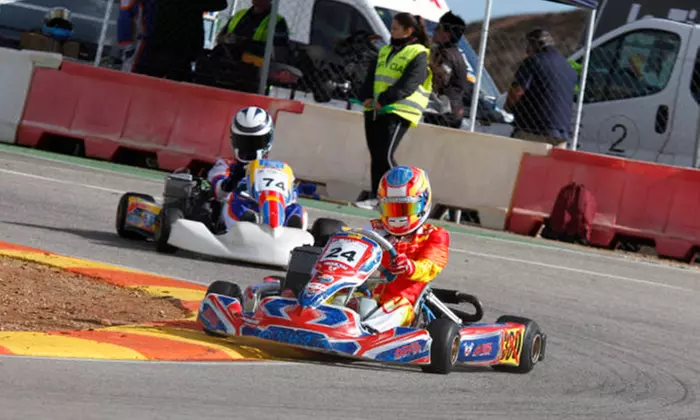 2 tandas de 8 minutos en kart individual para 1 o 2 adultos, con hasta 44% de descuento - Primary Image