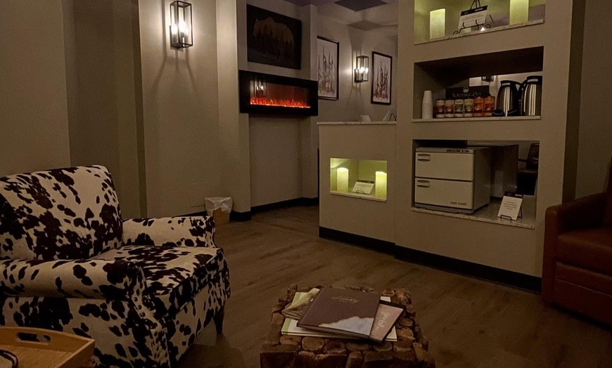 Image 3: Refresh Facial or Signature Massage for One at Spavia Day Spa