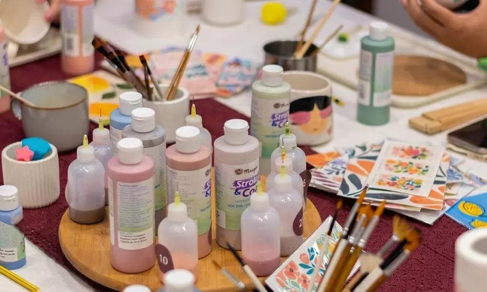 Taller de pintura en cerámica durante 2 horas con bebida