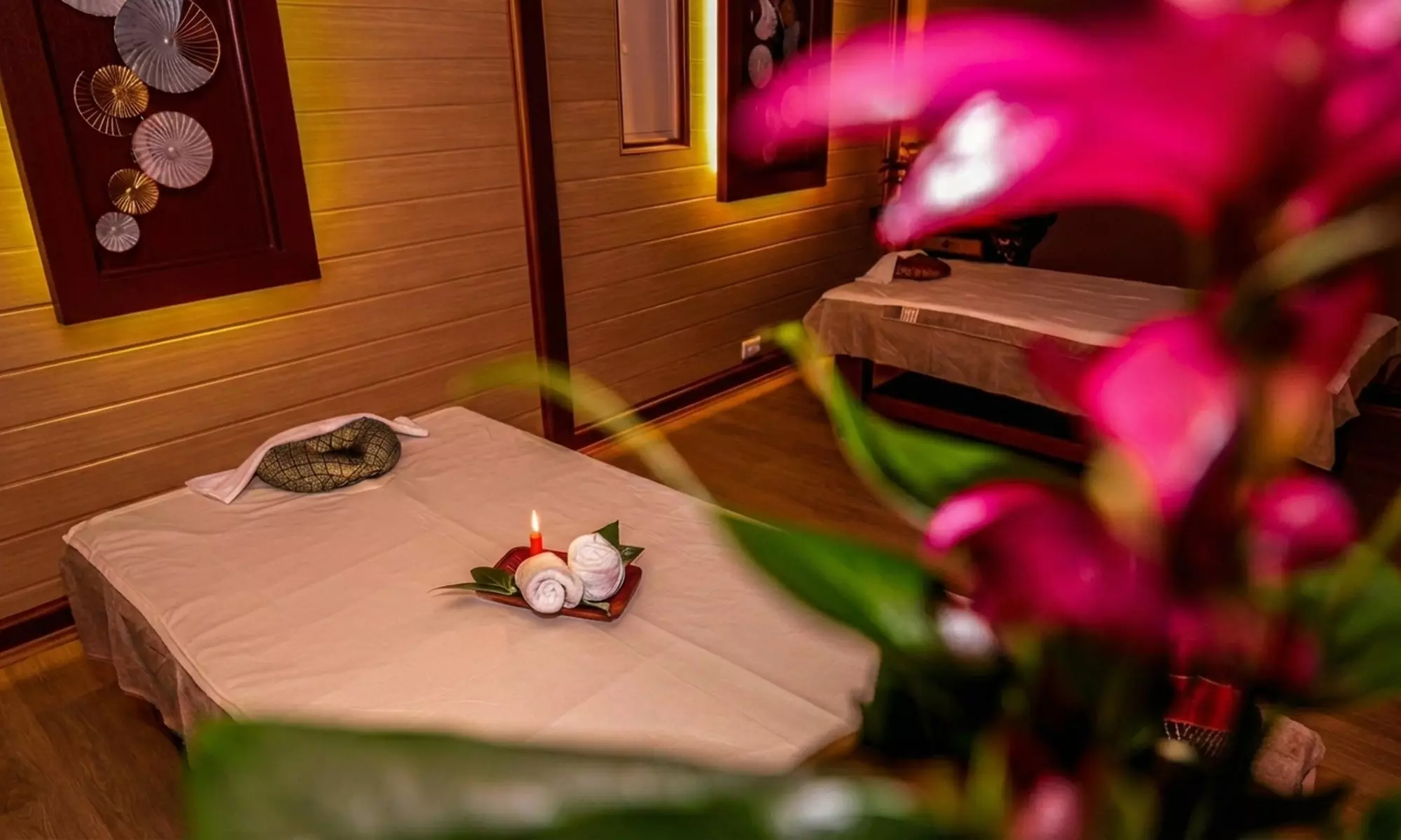 90 Min. Traditionelle Ganzkörper-Thai-, Thai-Öl- oder Hot-Stone-Massage für 1 Person (31% sparen) - Primary Image